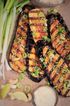22. Gegrillte Auberginen mit Dip aus Cashewkernen
